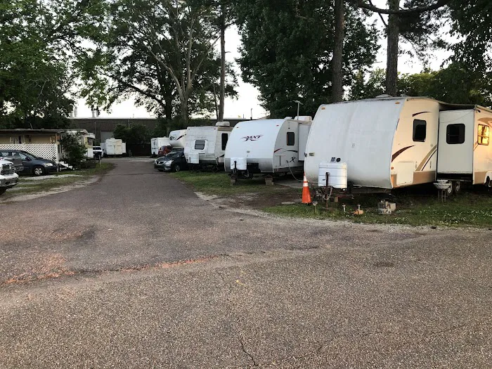 Courtney's RV Park Picture 9