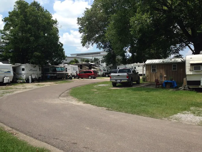 Courtney's RV Park Picture 8