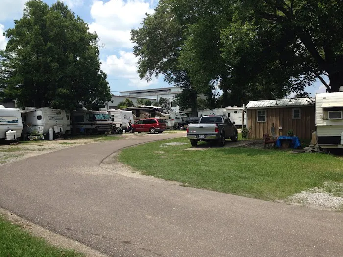 Courtney's RV Park Picture 6