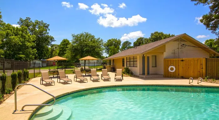 Little Lake Estates Picture 2