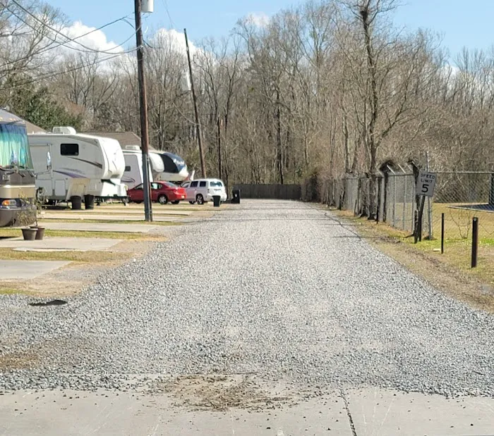 Jennifer's RV Park Picture 5