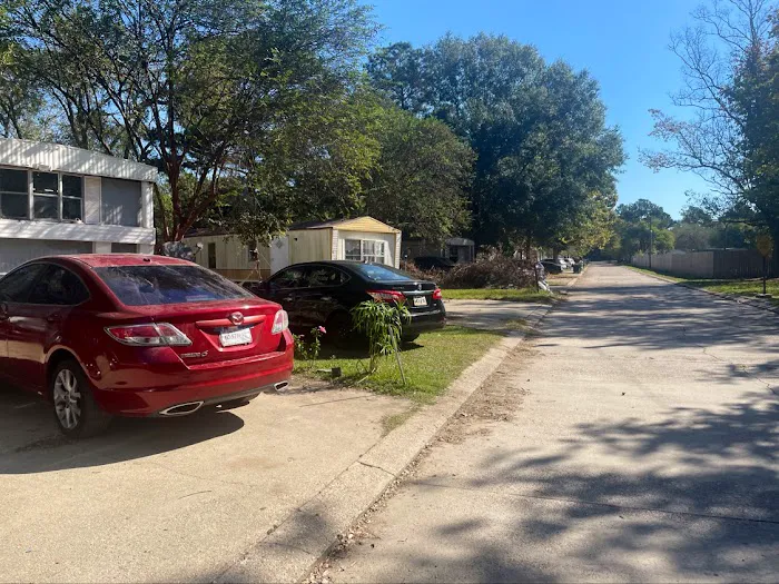 La Hacienda Mobile Home Park Picture 2