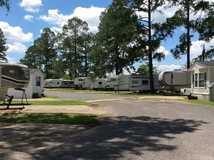 Baker's Mobile Home & RV Park Picture 5