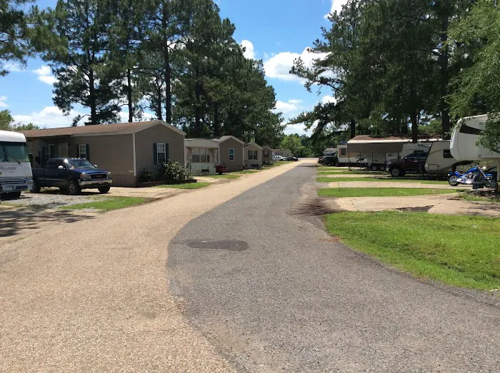 Baker's Mobile Home & RV Park Picture 6