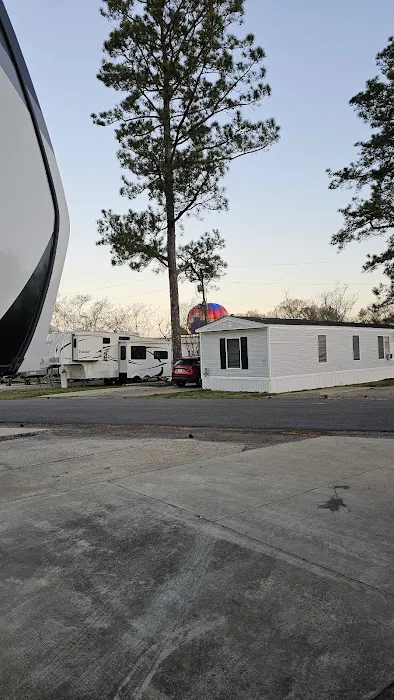 Baker's Mobile Home & RV Park Picture 7