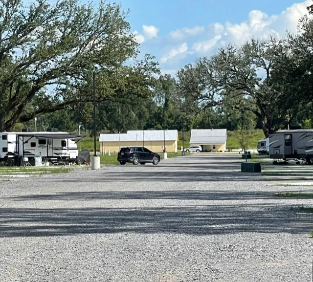 Levee View RV Park Picture 4