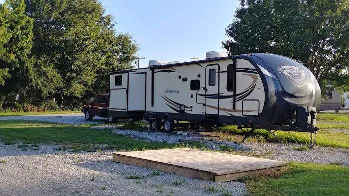 Maxey Care RV Park Picture 9