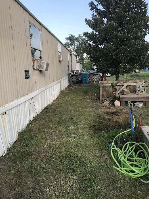 Cajun Grav Mobile Home Park Picture 3