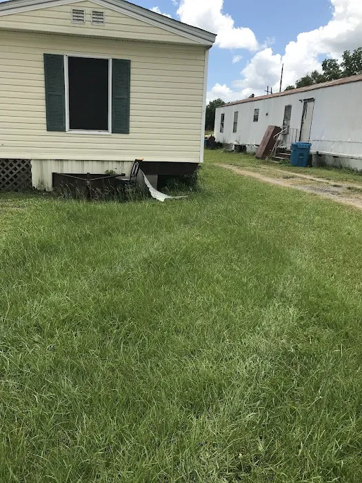 Cajun Grav Mobile Home Park Picture 2