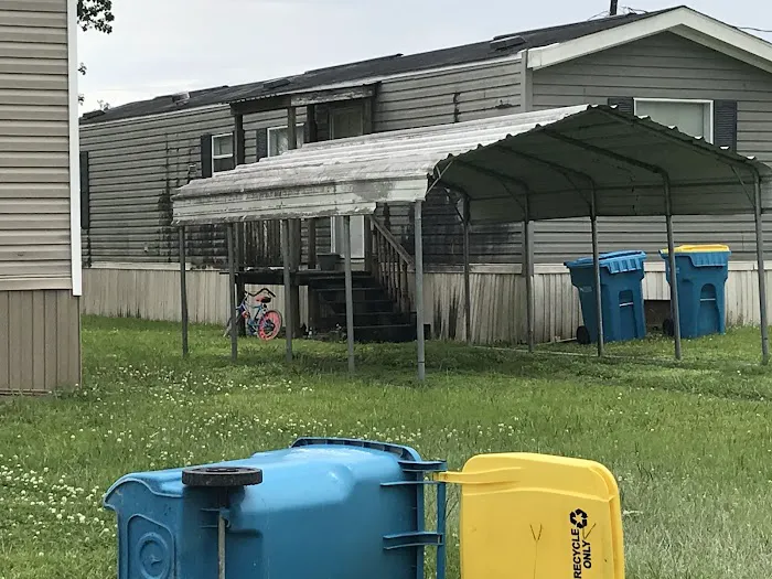Cajun Grav Mobile Home Park Picture 4
