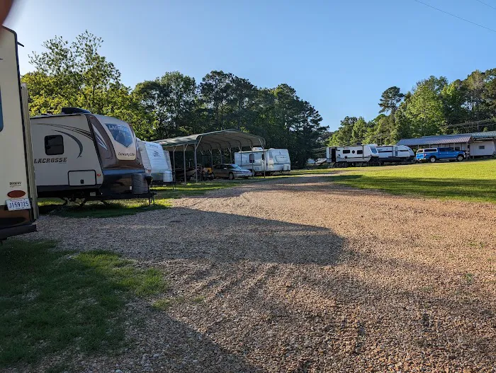 Bass and Buck RV Park Picture 1