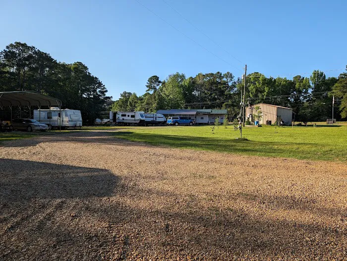 Bass and Buck RV Park Picture 2