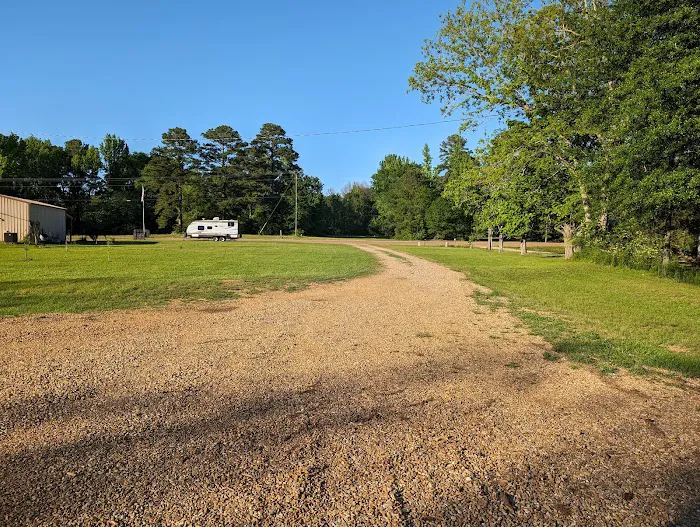 Bass and Buck RV Park Picture 3