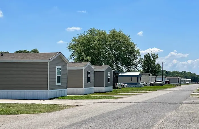 Château Maison Manufactured Housing Community Picture 9