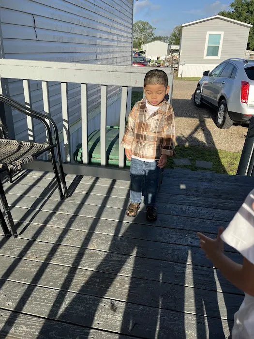 New Horizons Mobile Home Park Picture 3