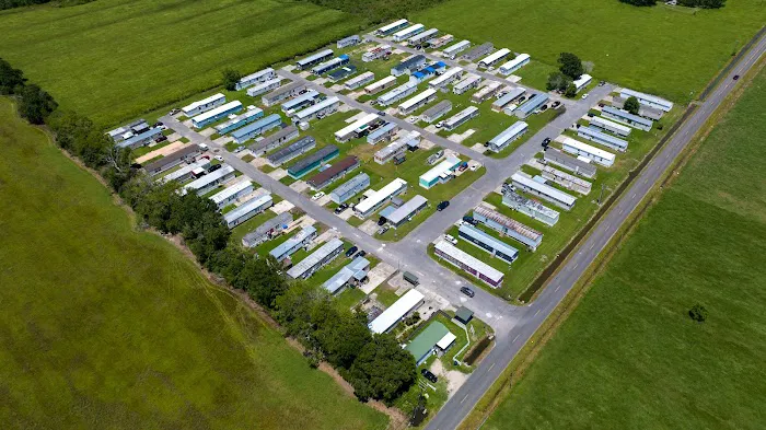 Lucky Oak Mobile Home Park Picture 1