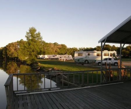 La Maison Des Chenes & Mermentau RV Park