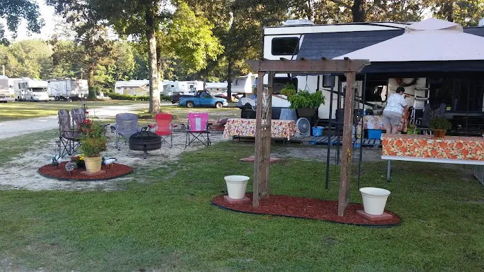 Quiet Oaks RV Park Picture 4