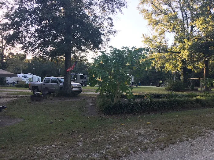 Quiet Oaks RV Park Picture 8