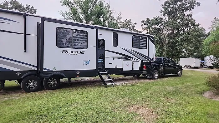 Quiet Oaks RV Park Picture 7