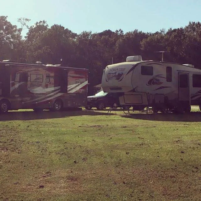 Quiet Oaks RV Park Picture 10