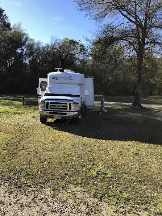 Quiet Oaks RV Park Picture 9