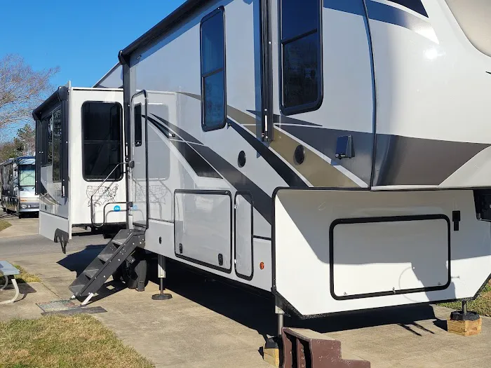 Cypress Bend RV Park Picture 9