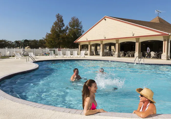 Red Shoes RV Park & Chalets Picture 3