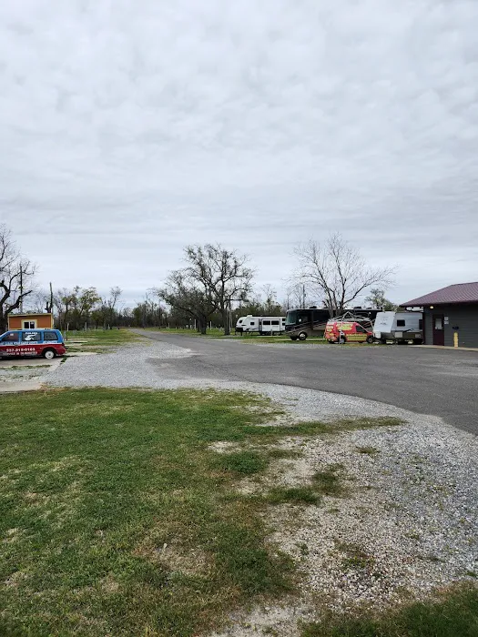 Rustic Oak RV Park Picture 10