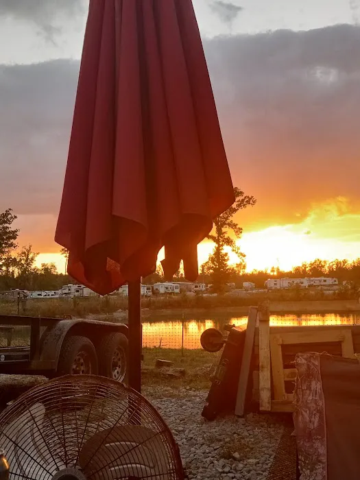 Fish Pond RV Park Picture 10