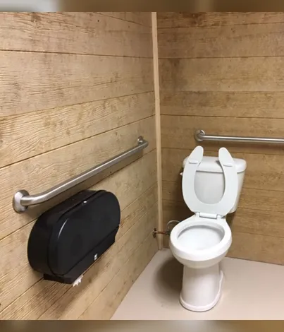 Fish Pond RV Park Picture 9