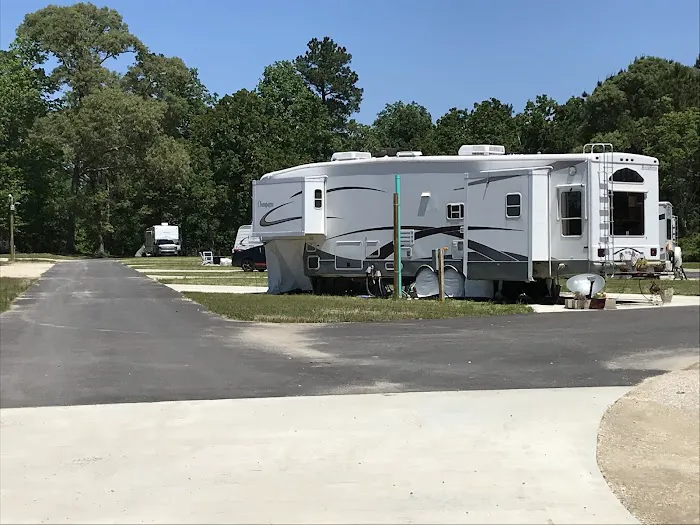 Calcasieu River RV Park Picture 2