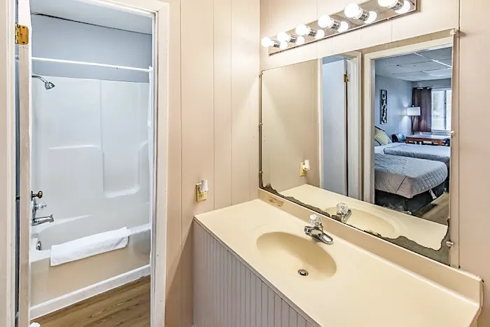 Bundick Lake Retreat and RV Picture 4