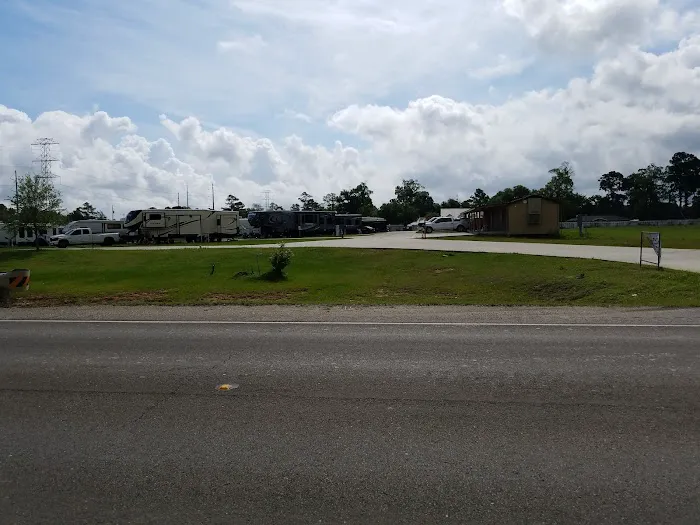 Hidden Ponds RV Park Picture 10