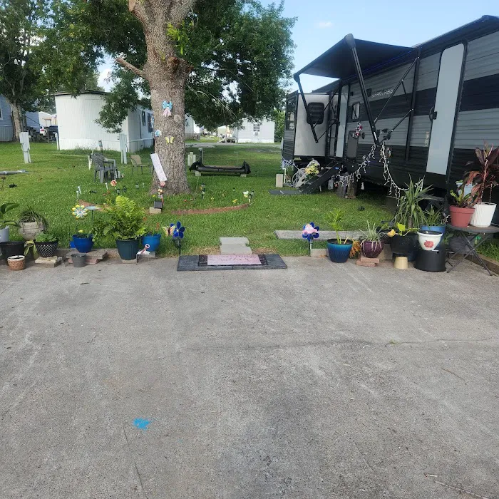 Carlyss Acres Mobile Home Park Picture 3