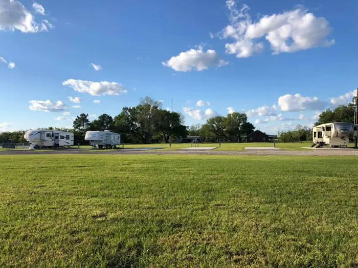 Pelican Pond RV Park Picture 1