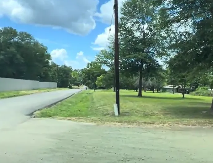 Pineland Mobile Home and RV Park Picture 3
