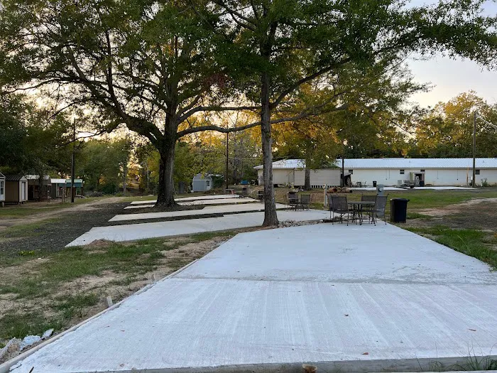 Driftwood RV Park and Cabins by the lake Picture 3