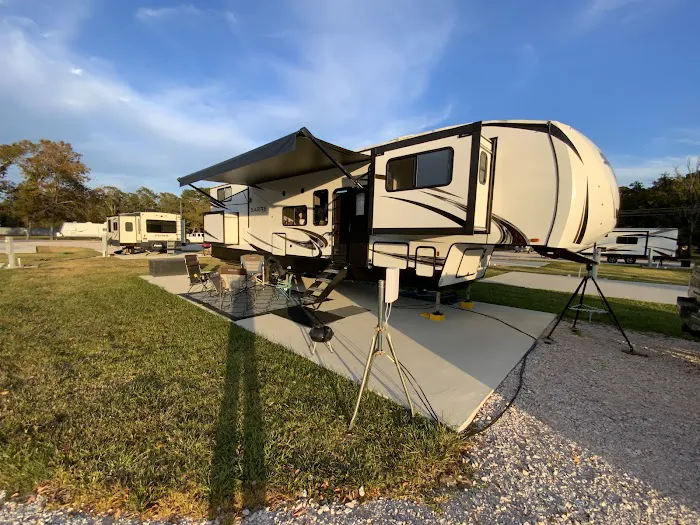Auntie M's RV Park Picture 1