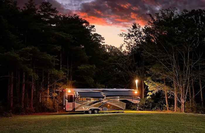 Nestled Pines RV Park Picture 4