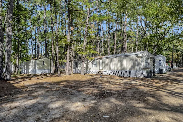 Pine Forest Mobile Home Park Picture 2