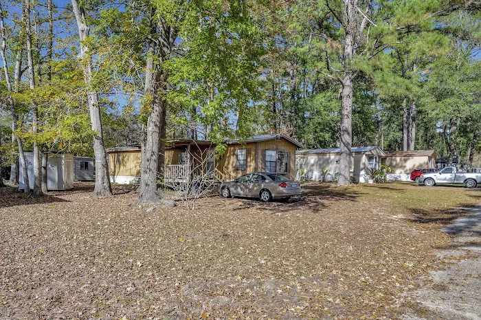 Wickshire Lane Mobile Home & RV Community Picture 3