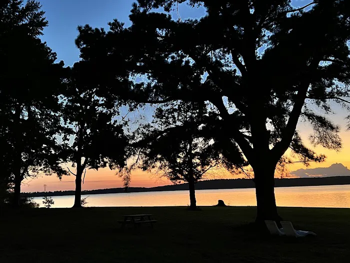 Three Pines Lakeside Picture 1