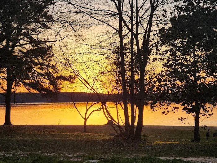 Three Pines Lakeside Picture 9