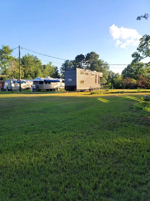 RED DIRT RETREAT- RV & Campground (formerly Twin Oaks RV Park) Picture 2