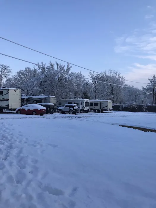 Red Barn RV Park Picture 4