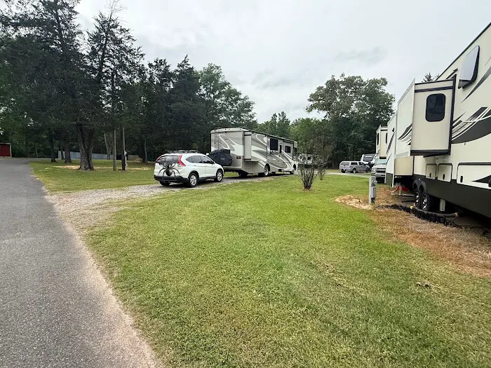 Red Barn RV Park Picture 1