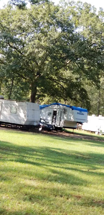Pine Oaks RV Park Picture 3