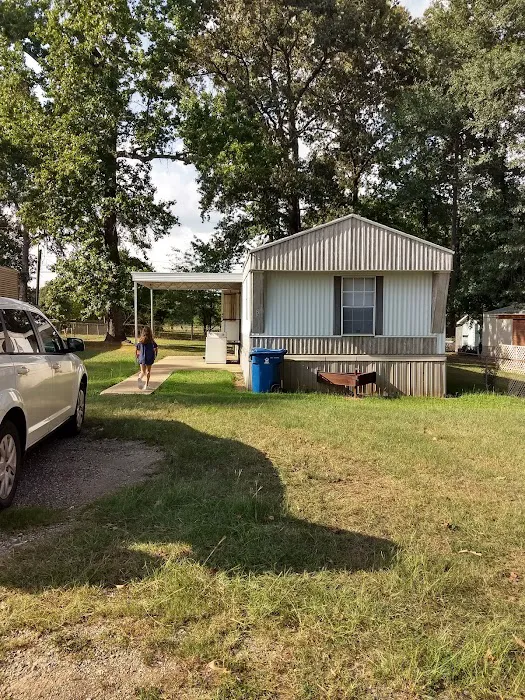 Academy Mobile Home Park Picture 4