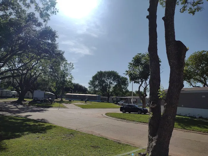 The Oaks Mobile Home & RV Park Picture 1